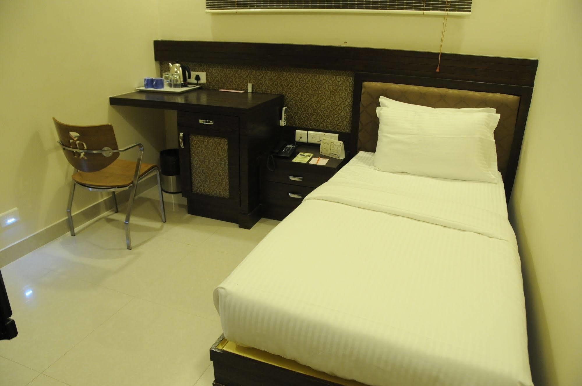 Bed and Breakfast Harsha Residency Tirupati Esterno foto